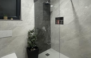 Shower, hair dryer - Awesome home in Vodnjan (Vodnjan)