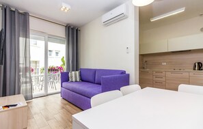 TV - Cozy apartment in Fazana with WiFi (Fazana)
