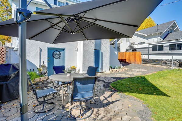 Outdoor dining - 1 Mi to Bizz Johnson Trail! Walkable Apt w/ Perks (Susanville)