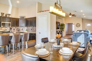 Dining - 2 Mi to Surprise Stadium! Snowbird Haven w/ Pool (Surprise)