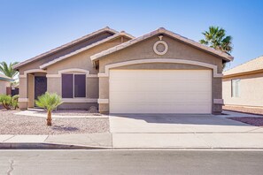 Exterior - 2 Mi to Surprise Stadium! Snowbird Haven w/ Pool (Surprise)