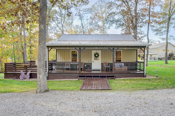 Hardin Vacation Rental | 2BR | 1BA | 1,200 Sq Ft | 2 Steps Required