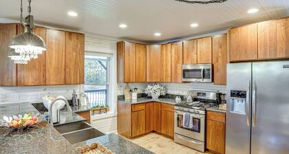 Walk to Marina & Beach: Charming Home in Hardin