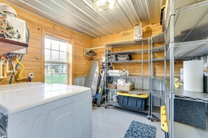 Hair dryer, towels - Walk to Marina & Beach: Charming Home in Hardin (Hardin)