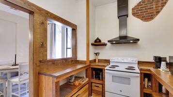 Fridge, microwave, coffee/tea maker, toaster