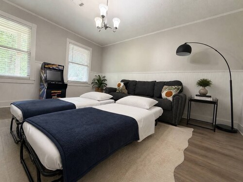 Soaking Tub| Fenced Yard|Screened Patio| Near Golf