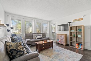 Smart TV - 2BD/2BA in Five Seasons, Myrtle Beach Resort. (Myrtle Beach)