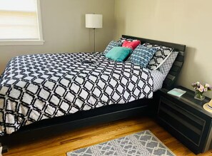 3 bedrooms, iron/ironing board, WiFi, bed sheets