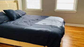 3 bedrooms, iron/ironing board, WiFi, bed sheets