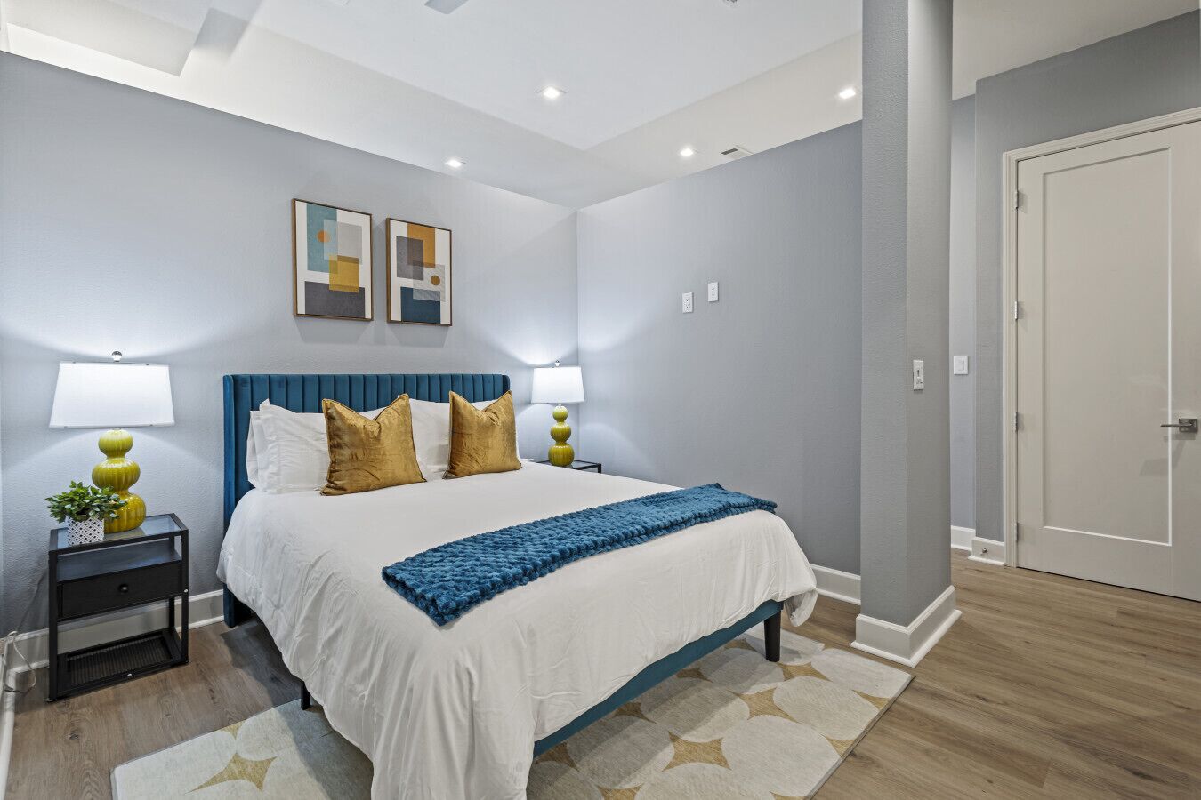 1 Schlafzimmer, Schreibtisch, Bügeleisen/Bügelbrett, Reisekinderbett