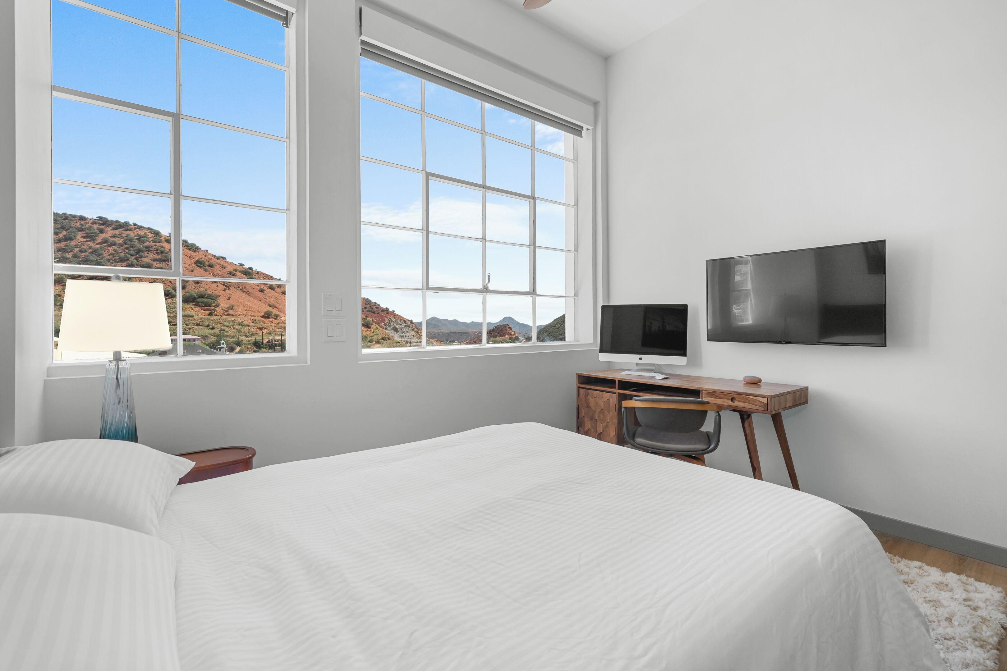 2 bedrooms, iron/ironing board, internet, bed sheets