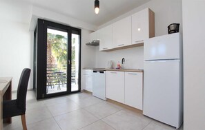 Coffee/tea maker, fridge, microwave, stovetop - Stunning apartment in Rovinj with WiFi (Rovinj)