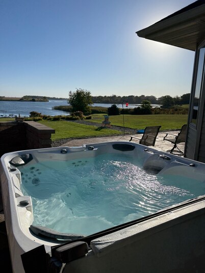 Lakefront 5-bedroom house in Lake Park on Duck Lake/West Labelle.