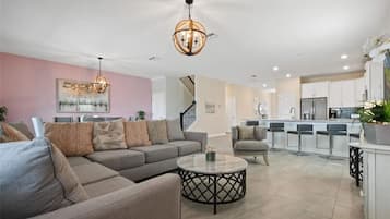 Smart TV, futbolito, libros