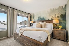 3 camere, una scrivania, ferro/asse da stiro, culla da viaggio