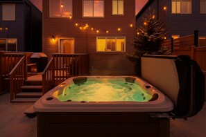 Terrace/patio - Wild Haven Retreat - HotTub - King Bed - Fireplace - BBQ! (Edmonton)