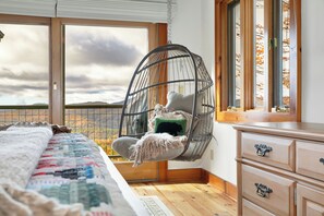 4 bedrooms, iron/ironing board, free WiFi, bed sheets - Luxury Mountain Retreat Game Room +Resort Access (Sapphire)