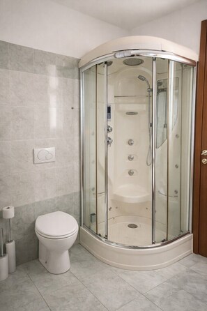 Towels, soap, toilet paper - La Corte Guesthouse – Independent stay with private garden near Milan (Cornate d'Adda)