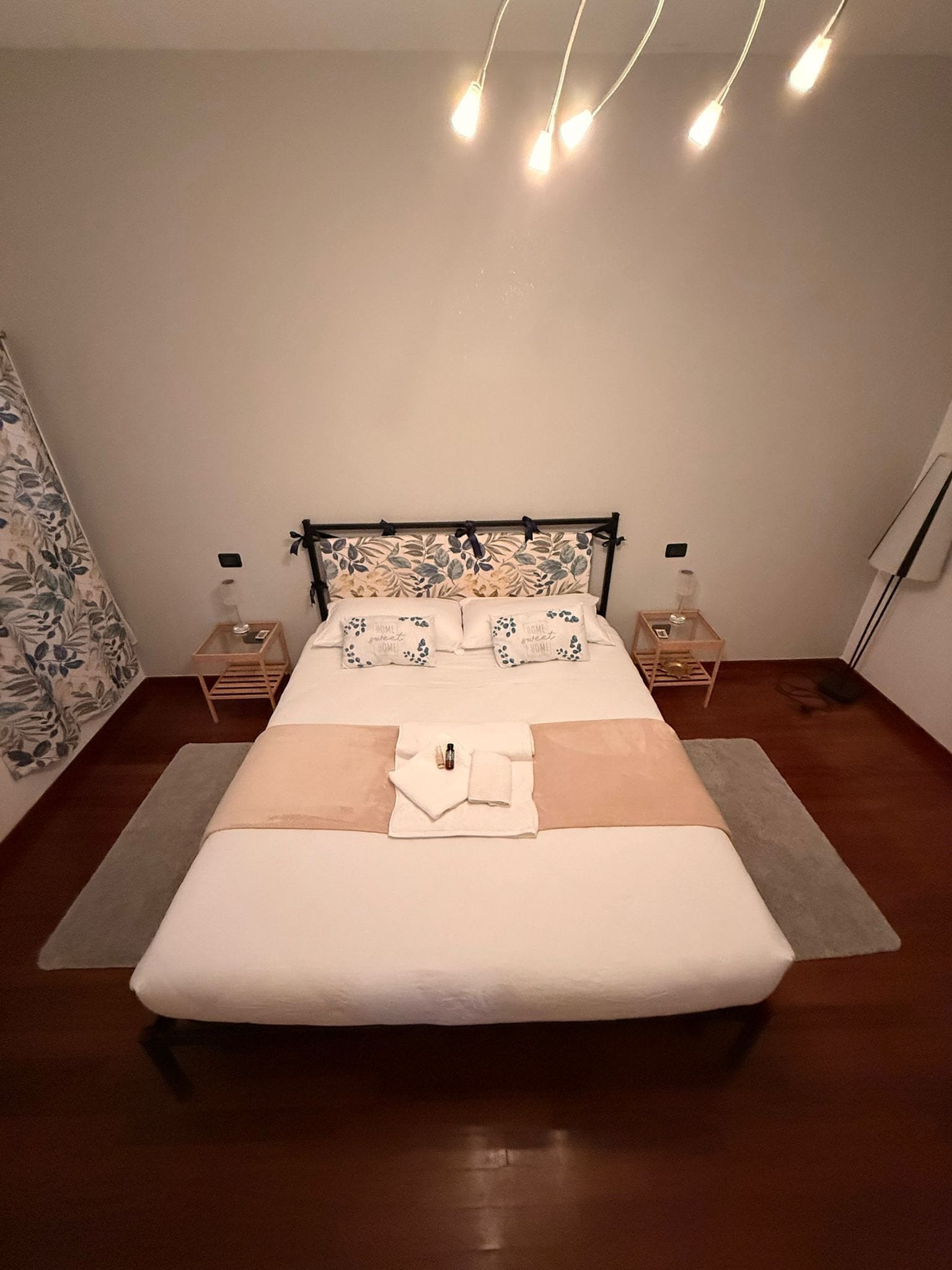 1 dormitori i roba de llit 