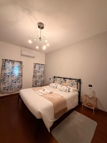 La Corte Guesthouse cozy affttacamere in historic center of Cornate d'Adda