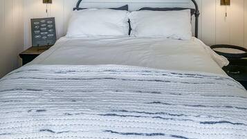 5 bedrooms, WiFi, bed sheets