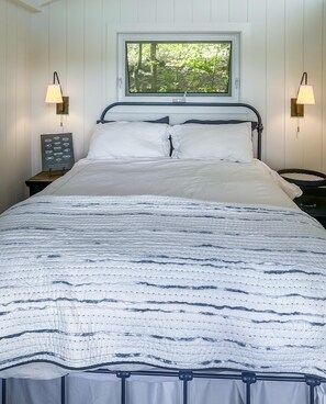 5 bedrooms, WiFi, bed sheets