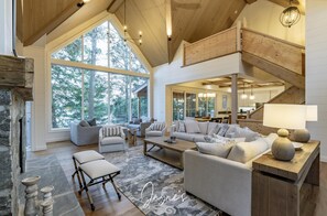 Smart TV, fireplace, books - 5 bed 5 bath on Lake Muskoka (Gravenhurst)