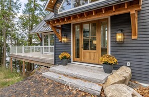 Exterior detail - 5 bed 5 bath on Lake Muskoka (Gravenhurst)