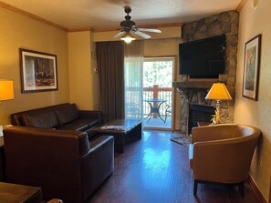 TV, fireplace - HAVE A FANTASTIC LUXURIOUS VACATION AT FABULOUS WESTGATE IN PARK CITY.

  
.  
, (Park City)