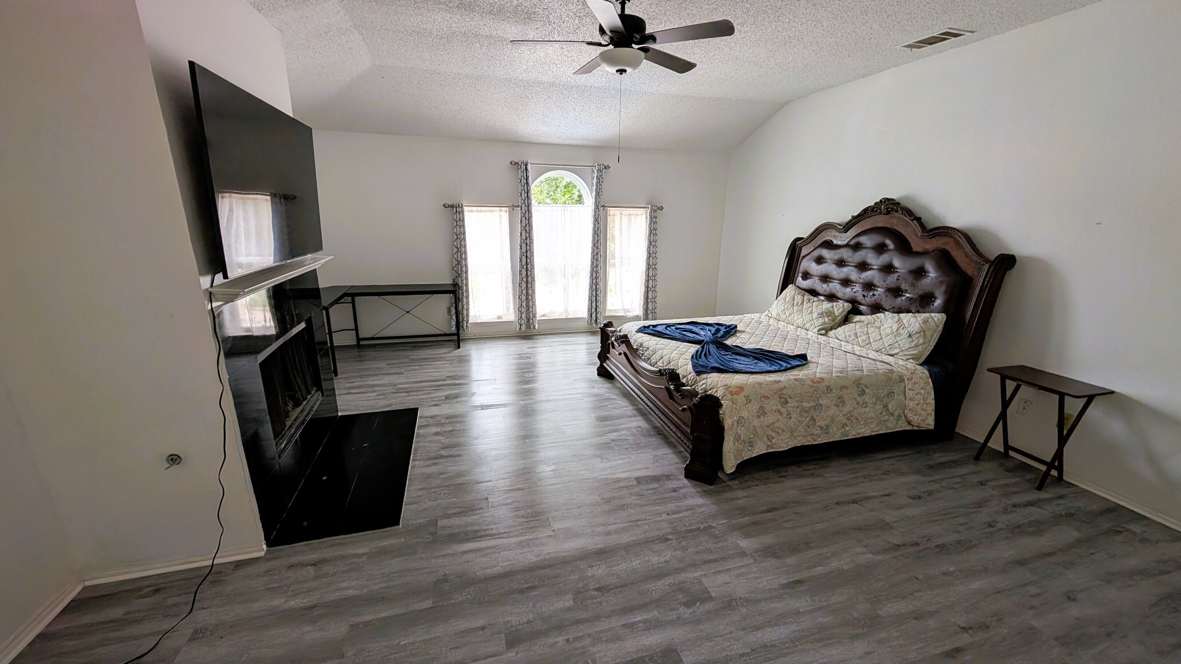 4 habitaciones, escritorio, tabla de planchar con plancha y wifi gratis 