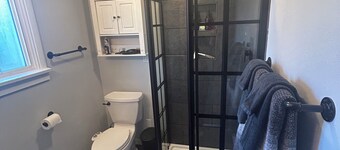 PNW Studio Getaway for Couples with Hot Tub