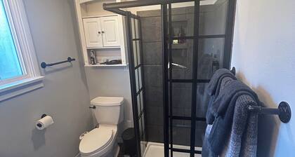 PNW Studio Getaway for Couples with Hot Tub