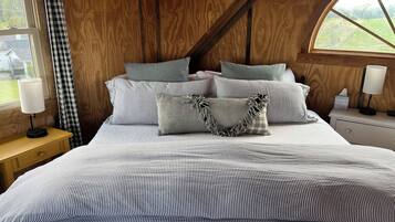 Bedroom king bed