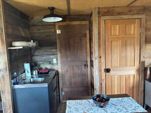 Fridge, microwave, oven, stovetop - Come stay on the farm, in music city galax va. Blue ridge mountains. (Galax)