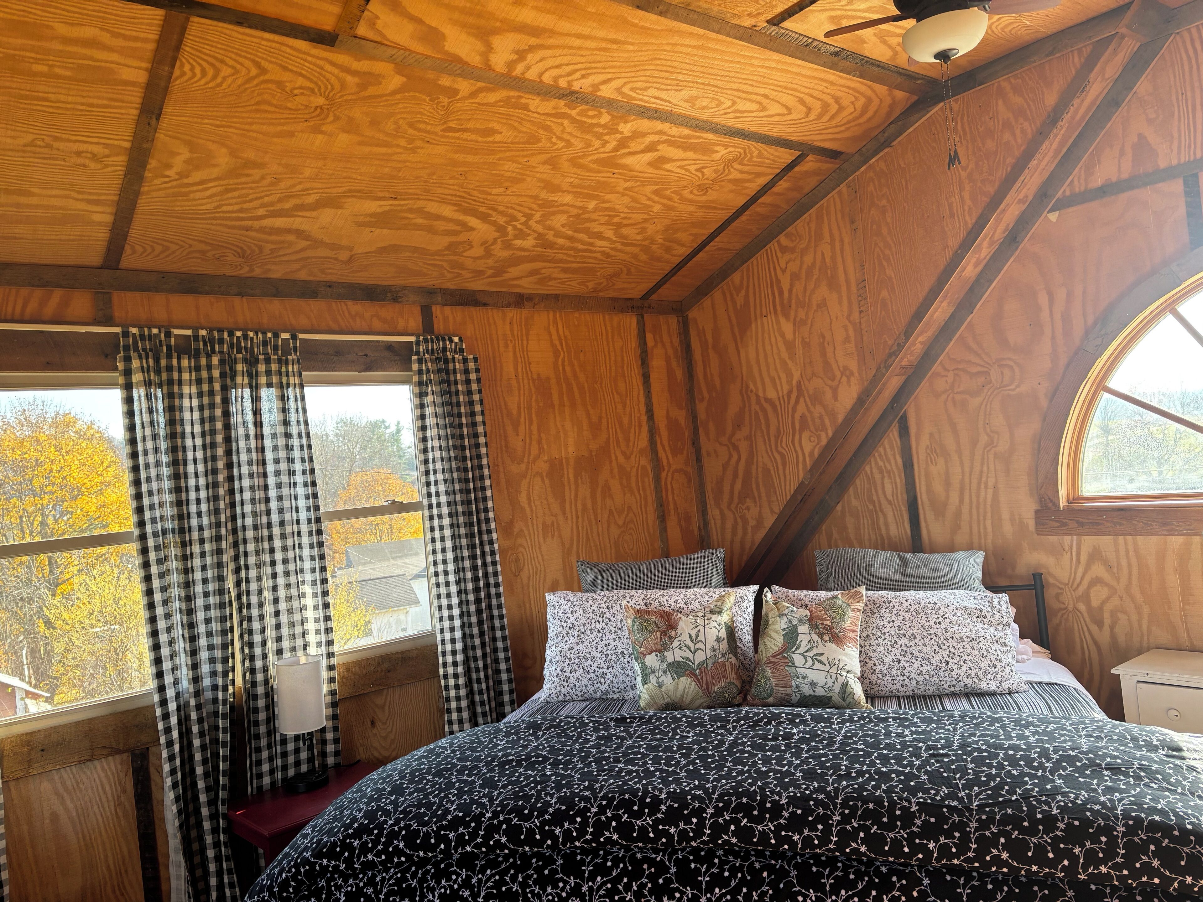 1 bedroom, travel cot, free WiFi, bed sheets