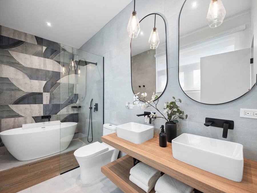 Royal Penthouse, 5 Bedrooms, Balcony | Bathroom | Hair dryer, towels, soap, shampoo