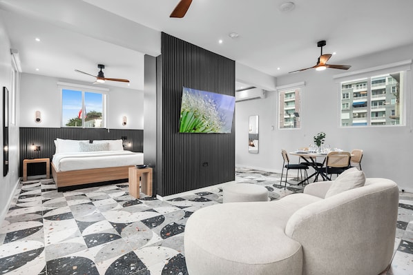 Phòng Suite Premium, 2 phòng ngủ | Khu phòng khách