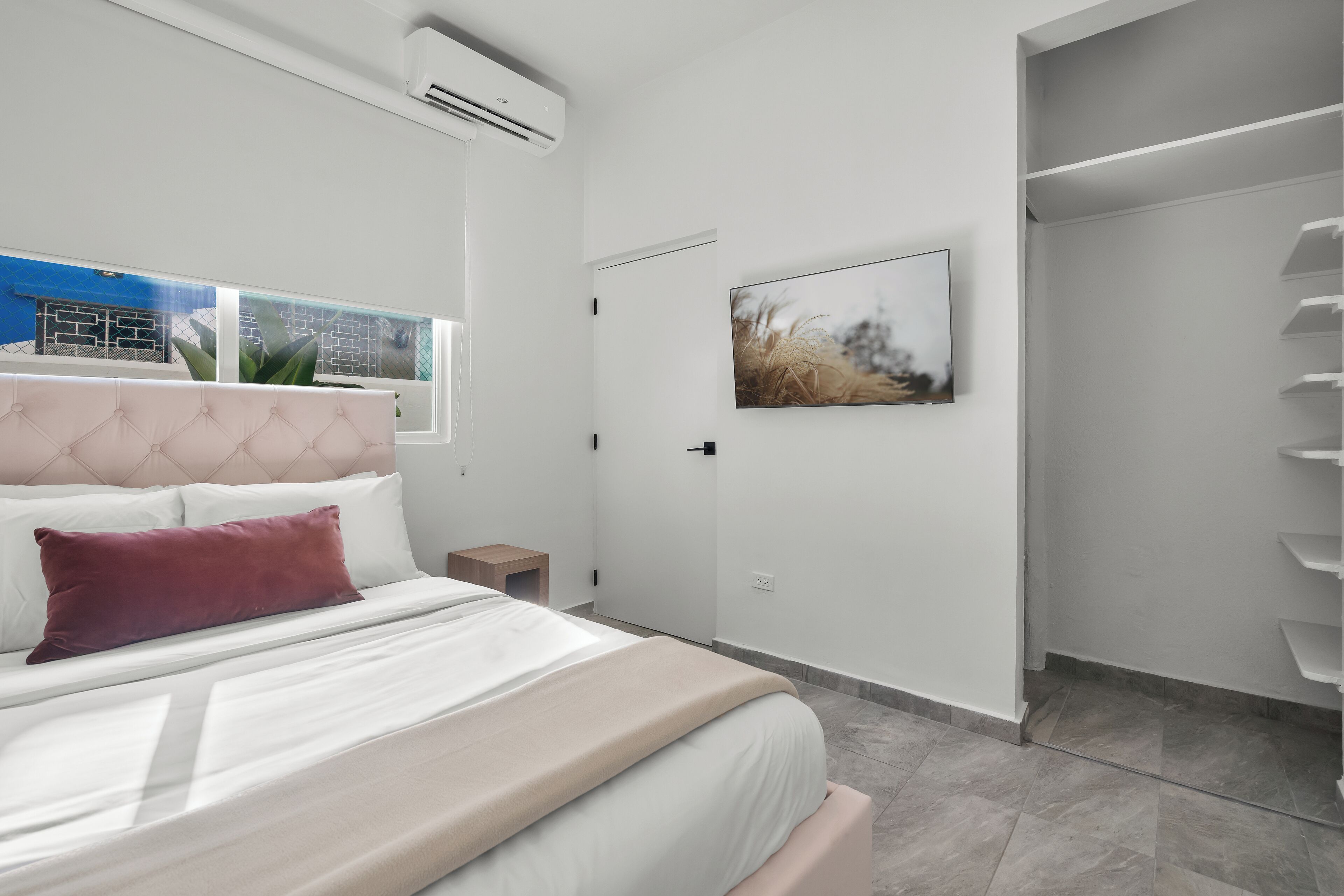 Basic Room, 1 Queen Bed, Mobility Accessible | Free WiFi, bed sheets