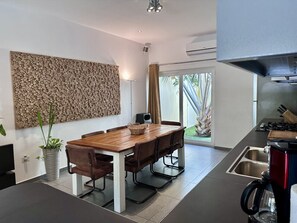 Dining - Modern 2BR Villa with Private Pool walk to Palm Beach! (Palm Beach)