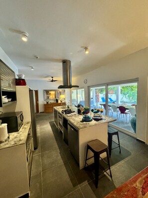 Fridge, oven, stovetop, dishwasher - 2BR ground level Villa at a TOP location with private Pool ! (Noord)