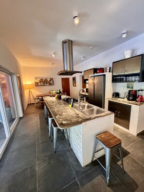 Fridge, oven, stovetop, dishwasher - 2BR ground level Villa at a TOP location with private Pool ! (Noord)