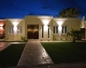 Exterior - 2BR ground level Villa at a TOP location with private Pool ! (Noord)