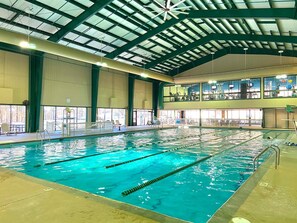 Indoor pool - Red Fox Den-Year Round Retreat At Massanutten- Ski, Bike, Golf, Hike & Waterpark (McGaheysville)