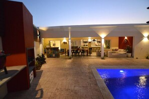 Pool - The best 3BR Villa 5BR in Aruba at a perfect location ! (Palm Beach)