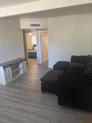 2 bedrooms, iron/ironing board, internet, bed sheets