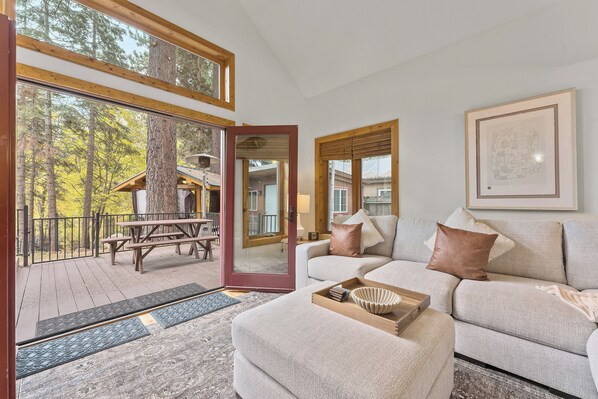 Smart TV, fireplace, DVD player