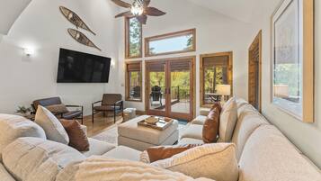 Smart TV, fireplace, DVD player