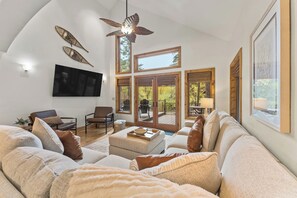 Smart TV, fireplace, DVD player