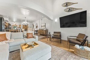 Smart TV, fireplace, DVD player