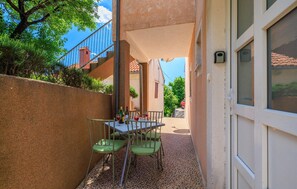 Outdoor dining - Beautiful apartment in Senj with house sea view (Senj)